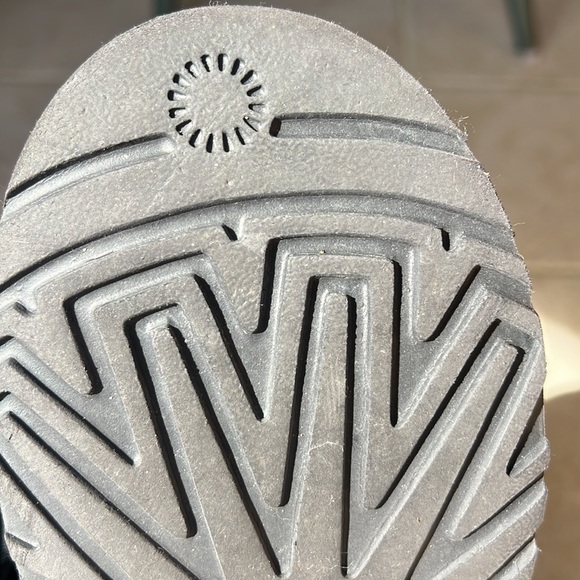 UGG RARE knit boots with belt, Size 7, grey - Picture 5 of 7